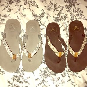 2 pair of American Eagle flip flops